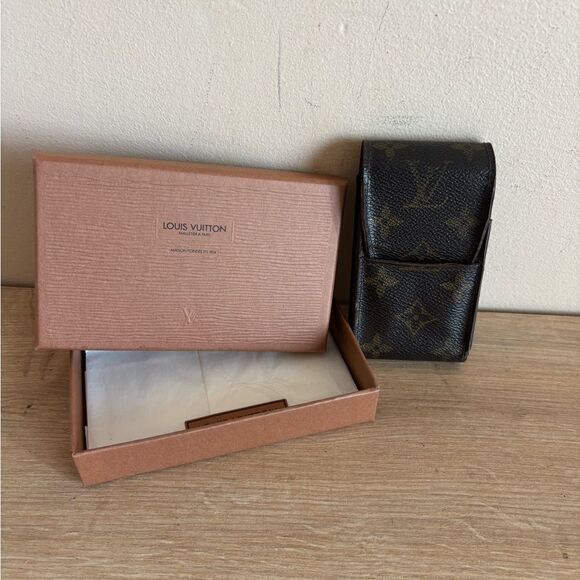 Authentic Louis Vuitton monogram case - Picture 1 of 6